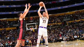 NBA｜東契奇賽季首個三雙，馬刺公牛同日五連勝被終結(jié)