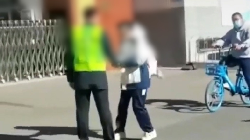 一中學(xué)生校外買淀粉腸被工作人員拿走鑰匙？大同四中：成立工作專班調(diào)查