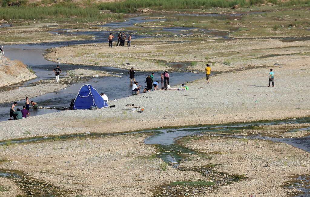 伊朗水危机恶化：德黑兰主要饮用水来源两周内或枯竭，最大湖已干涸