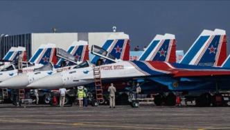 第一視角視頻公布！蘇-35釋放干擾彈，完成“眼鏡蛇”特技動作