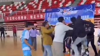 盤錦一青少年籃球賽發生推搡：多名家長場內起沖突，警方已處置