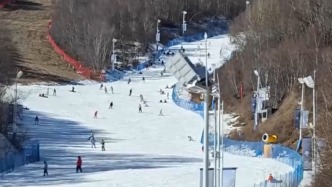 “開板”迎客！一季到四季、小眾到大眾，冰雪運動邊界拓展釋放消費新潛力