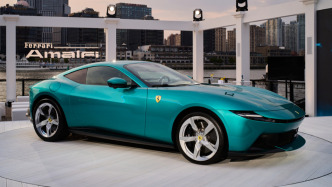 凝固意大利海岸線的美學(xué)新境，法拉利Amalfi首秀申城