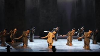 光明日?qǐng)?bào)刊文談年輕文藝工作者挑大梁：從“論資排輩”走向“代際合作”