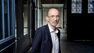 750頁家族史詩，作家莫維尼埃獲得2025龔古爾文學獎