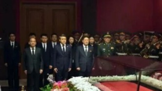 駐朝大使王亞軍吊唁朝鮮最高人民會(huì)議常任委員會(huì)前委員長(zhǎng)金永南逝世