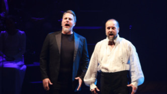 两位“冉阿让”上海限定返场，同台献唱《带他回家》