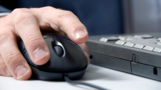 政務(wù)平臺(tái)、機(jī)器人中看不中用，央媒：警惕“智慧門面”淪為秀場(chǎng)