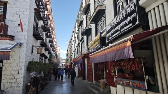 拉薩一社區(qū)供游客免費(fèi)吸氧兩年多，教百余藏族百姓學(xué)會(huì)普通話(huà)