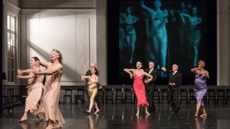 回響皮娜·鮑什的1978，9位白發(fā)舞者登臺(tái)《交際場(chǎng)》