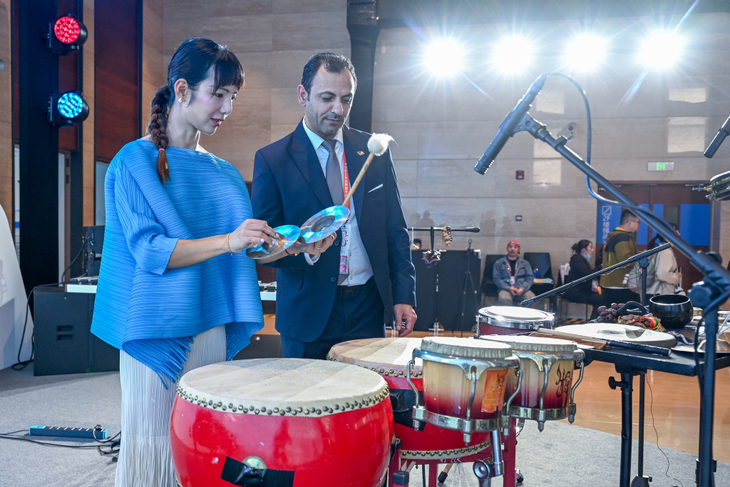 进博直击｜科技与音乐融合，“AI+LIVE” 演出亮相