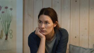 《爱的暂停键》：浪漫幻想破灭后，爱如何在一地琐事中存在？