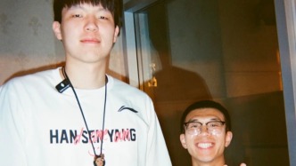 劉禹鋮辟謠進(jìn)入教練組：楊瀚森英語在進(jìn)步，努力不應(yīng)被否定