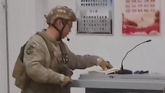 这是真军迷，山西大学军事理论课，老师穿“作训服”讲解代入感拉满