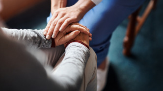 重慶發(fā)布老年人權(quán)益保護(hù)典型案例：向趕集老人售假藥，首犯獲刑逾十年