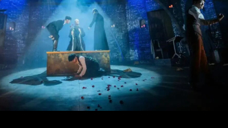 78萬字《卡拉馬佐夫兄弟》改編成音樂劇，只用5個角色？