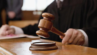 男子與堂哥合謀撞死7歲兒子騙保近百萬，分別被判死刑、死緩