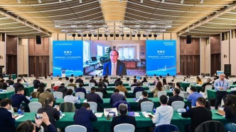 美國能源部前部長、諾獎得主朱棣文：AI能耗激增，需要即開即用的緊湊型能源