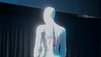 小鵬機(jī)器人里藏了真人？何小鵬發(fā)一鏡到底視頻，機(jī)器人“脫衣”回應(yīng)質(zhì)疑