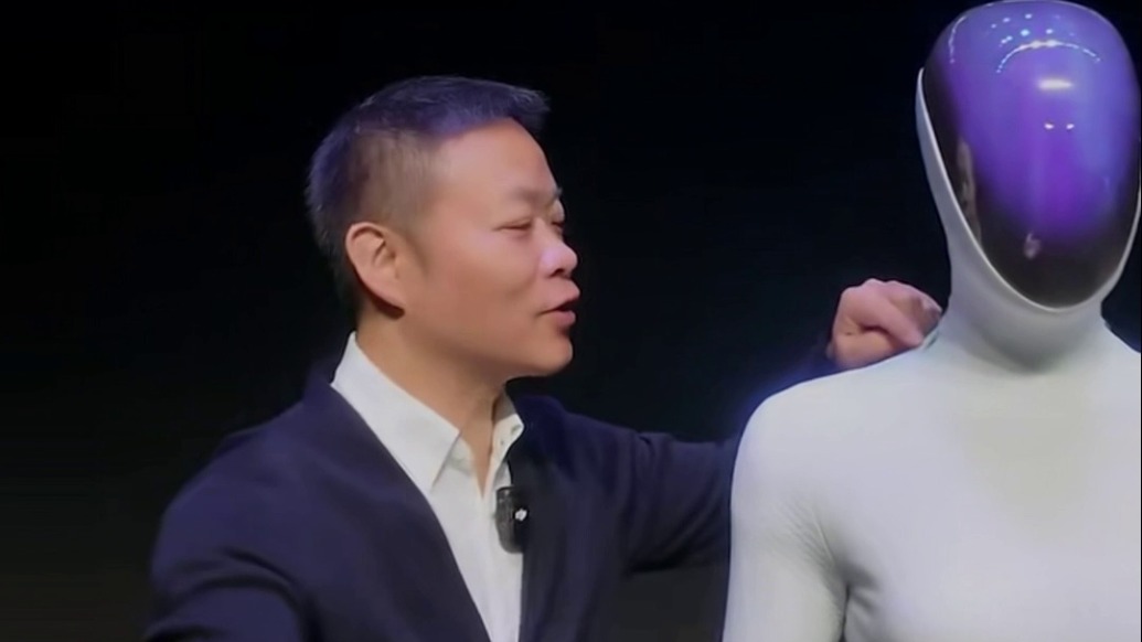 小鹏机器人里有没有真人？何小鹏“一镜到底”回应质疑