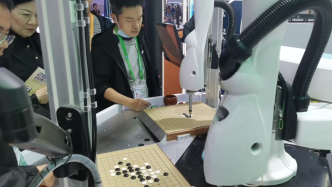 一起“淘”進(jìn)博丨是AI碾壓，還是人類智取？人機(jī)大戰(zhàn)入口開啟