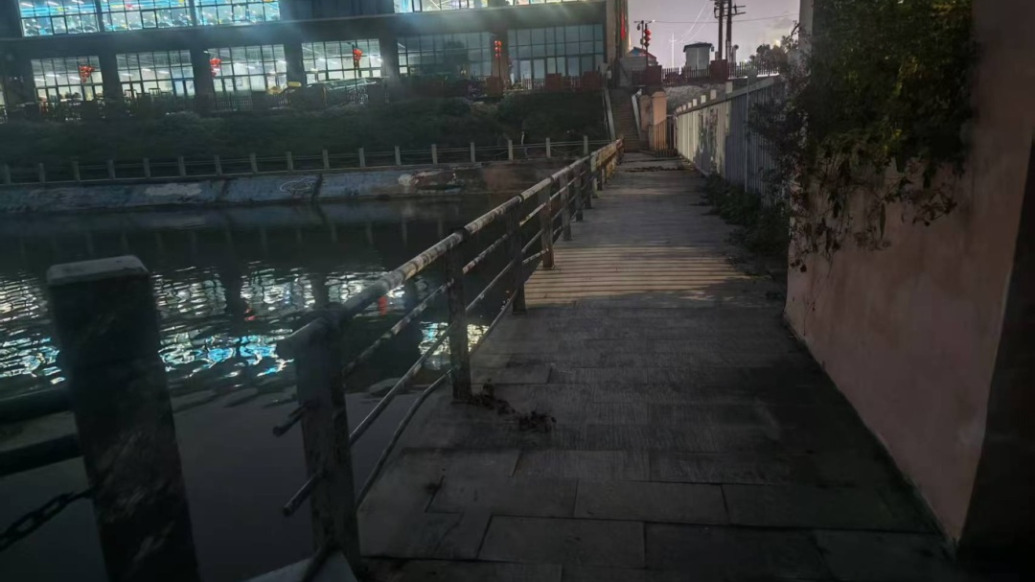 19歲女生校內(nèi)溺亡鄭工學(xué)院回應(yīng)稱正調(diào)查，家人否認涉網(wǎng)貸