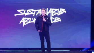 馬斯克預(yù)計FSD有望明年初在華全面獲批，特斯拉將建月產(chǎn)百萬片晶圓的芯片廠