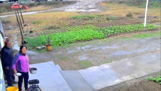 安徽肥東市民家中監(jiān)控拍下地震瞬間：輕微震感持續(xù)約4秒，家人出屋避險(xiǎn)