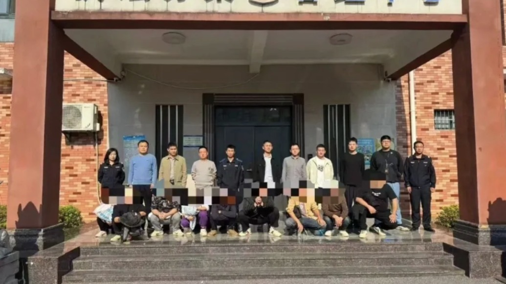 在墓地附近設(shè)賭場，景德鎮(zhèn)浮梁警方：當(dāng)場抓獲涉賭人員30人