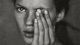 有些人拍摄世间的苦难与丑恶，有些人则记录美好与生活