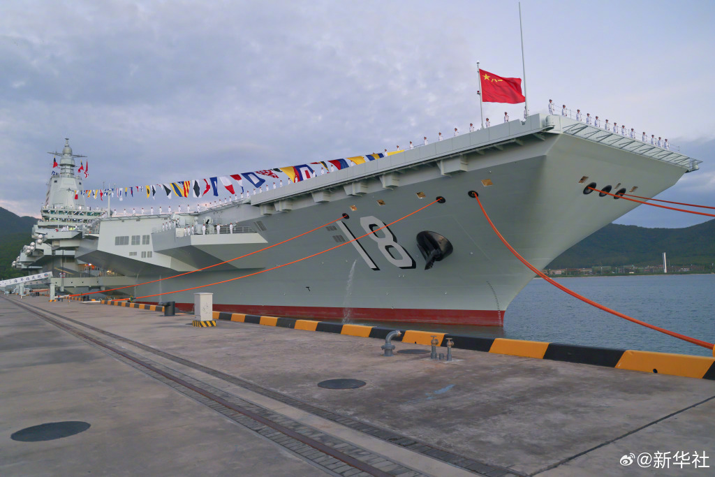 我国第一艘电磁弹射型航空母舰入列，福建舰高清大图来了