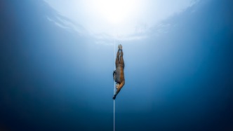 在海下百米感受“活着”的人