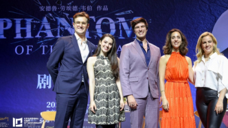 那盏硕大的水晶吊灯，也会震撼《剧院魅影》的主演们