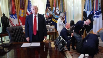 突發(fā)意外！特朗普宣布藥品降價(jià)，藥企高管當(dāng)場暈倒