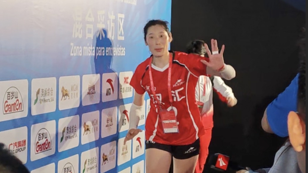 小跑离开混采区，朱婷婉拒赛后采访