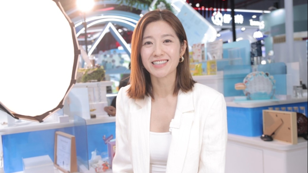 TVB演員陳自瑤逛進(jìn)博，在四葉草“帶貨”香港好物