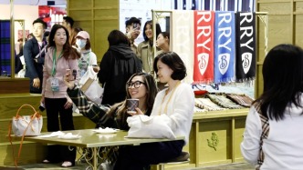 多款產(chǎn)品進(jìn)博首秀首發(fā)，全球奢侈品巨頭重申看好中國市場(chǎng)