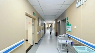 女孩引產遭拒誕下女嬰被醫(yī)生違規(guī)抱養(yǎng)續(xù)：醫(yī)院處罰5人，女嬰撫養(yǎng)問題在解決中