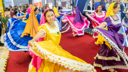 一起“淘”进博丨国家展穿越记：从“全球最快高铁”到“亚马逊雨林”，发车！