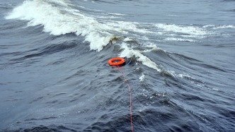 一艘中国渔船在韩国群山附近海域倾覆，船上共9人