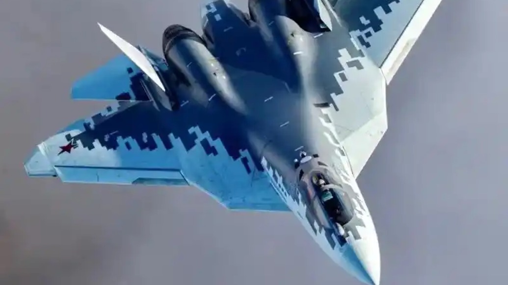 全手工噴涂！俄軍企公開蘇-57戰(zhàn)機(jī)更換新涂裝畫面