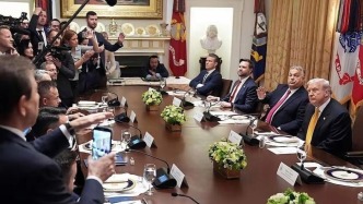 匈牙利總理當(dāng)面“挖墻腳”：希望聘請(qǐng)白宮新聞發(fā)言人