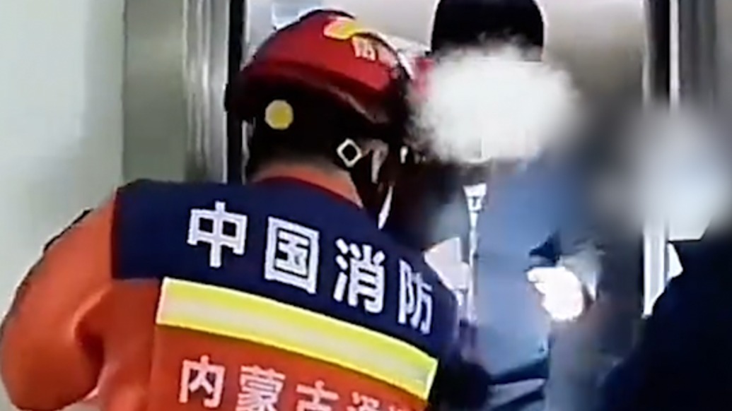 “要救援就找119”，男子凌晨被困電梯求助消防，被救后發(fā)表“獲救感言”