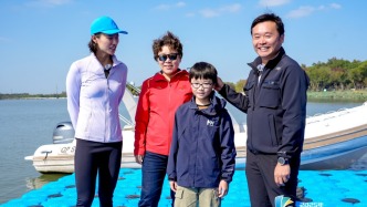 中國(guó)國(guó)際帆板大師賽市民探營(yíng)日，奧運(yùn)冠軍零距離指導(dǎo)愛(ài)好者