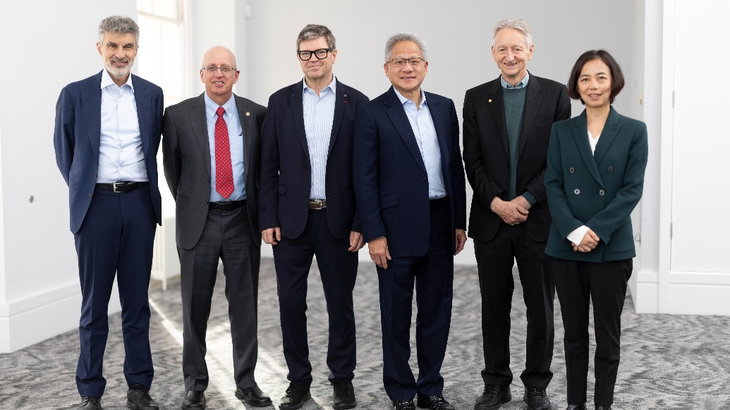 辛頓、李飛飛、黃仁勛等六位AI大咖罕見同臺(tái)，激辯“‘人類級(jí)AI’何時(shí)出現(xiàn)”？