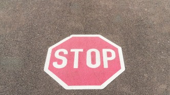 新華視評(píng)丨鄉(xiāng)鎮(zhèn)政府“門禁”攔住的是群眾，擋住的是人心