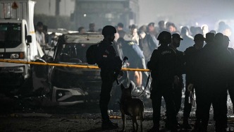 “車輛在紅燈前停下后爆炸”：印度汽車爆炸時(shí)車內(nèi)有3人，造成超40人死傷