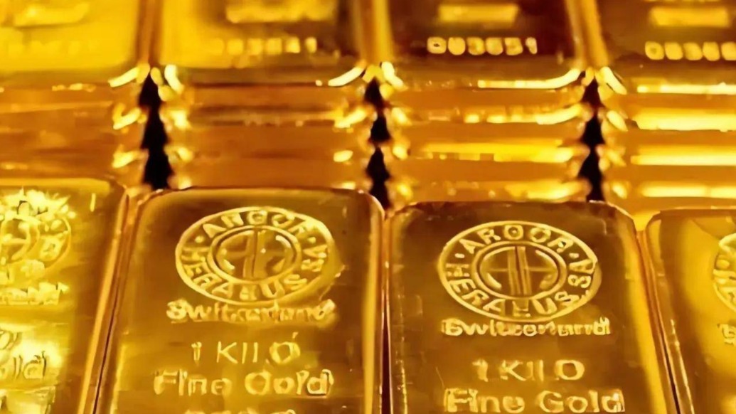 多家金飾克價(jià)一夜?jié)q超30元，品牌金飾克價(jià)漲破1300元