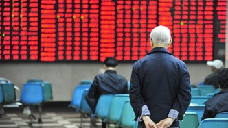 A股高開(kāi)低走，滬指險(xiǎn)守4000點(diǎn)：兩市成交不足2萬(wàn)億元