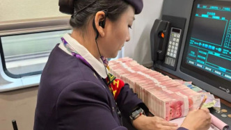 男子中途下車透氣，39萬元現(xiàn)金“先走了”，鐵路部門完璧歸趙